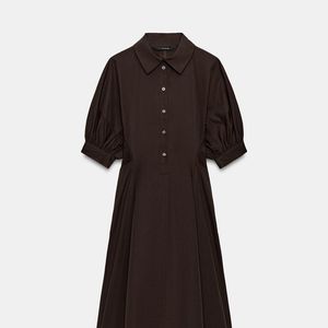 Vestido camisa marrom da Zara aposta em gola de lapela, mangas bufantes e modelagem evasê para criar uma produção elegante e feminina