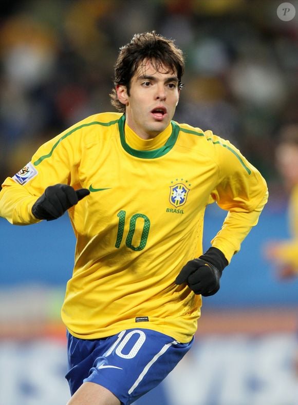 Kaká participou de três Copas do Mundo pela Seleção Brasileira (2002, 2006 e 2010). Ele fez parte do elenco que conquistou o pentacampeonato em 2002 e assumiu o posto de principal maestro e referência do meio-campo brasileiro nas duas edições seguintes