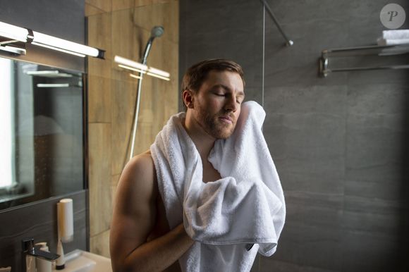 Especialista diferencia higiene de esterilidade e afirma que eliminar todos os microrganismos da pele não é possível nem necessário