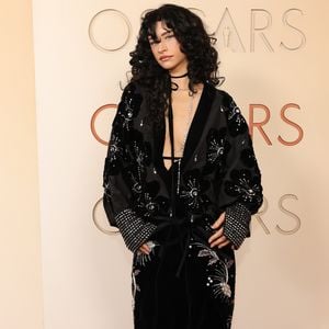 Oscar 2026: Odessa A'zion apostou na estética boho