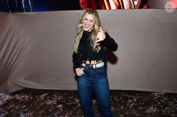 Zé Felipe pegou carona com Duda Bertelli para andar pelo parque montado para a Festa do Peão de Barretos 2025 em agosto de 2025