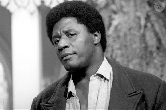 Tony Tornado em foto da novela 'Roque Santeiro', onde foi o Rodésio, capataz a Viúva Porcina (Regina Duarte)