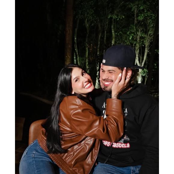 Ana Castela e Zé Felipe assumiram estar juntos desde que gravaram o clipe da música 'Sua boca mente'