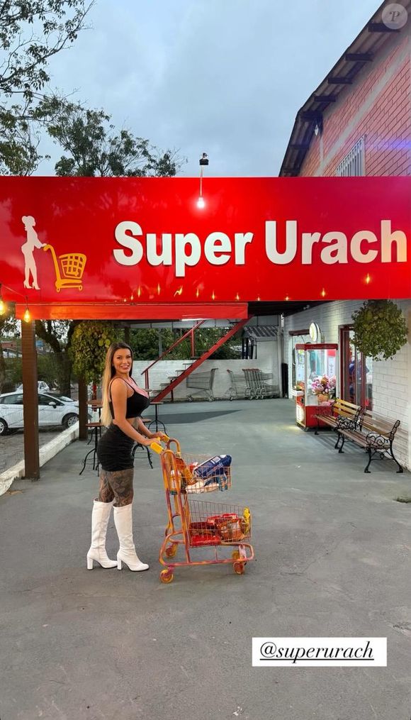 Andressa Urach firmou sociedade em uma rede de frangos, em um salão de beleza e em marca de roupas. A famosa também tem uma linha de cosméticos e abriu um supermercado