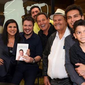 Mara Maravilha e Luis Ricardo em foto rara com o filho da apresentadora