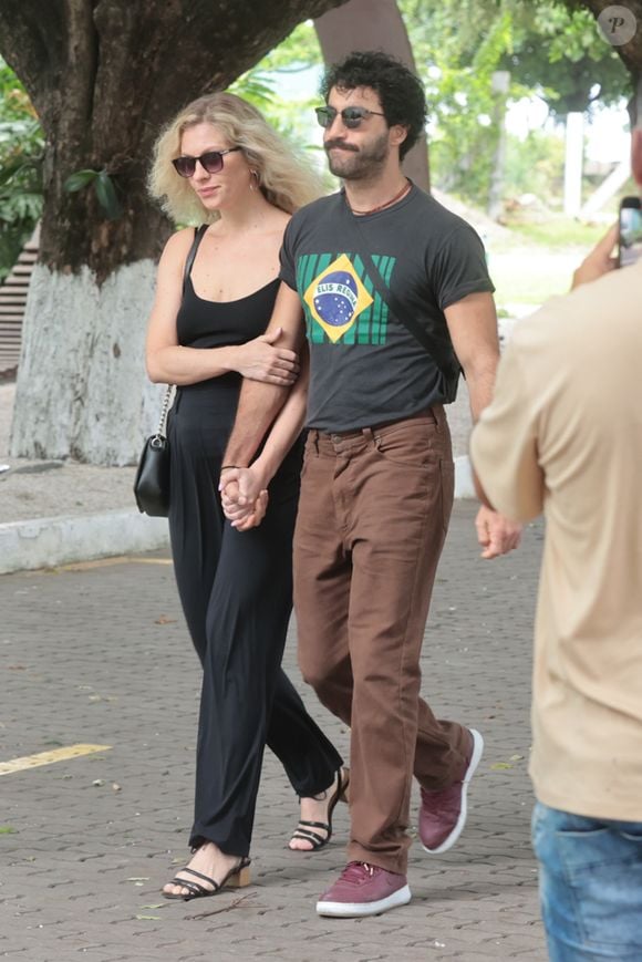 Morte de Dennis Carvalho: atriz Lana Rhodes também compareceu às despedidas