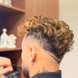 Neymar resgatou um dos cortes mais marcantes de sua carreira para a Copa, mas a internet roubou a cena com piadas
