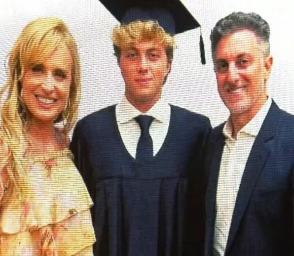 Benício Huck se formou no ensino médio e ganhou o canudo em uma cerimônia nesta quinta-feira (04)