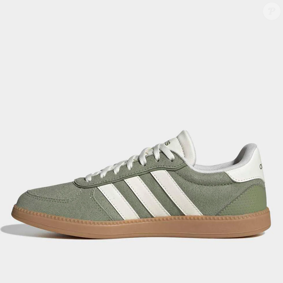 O verde-oliva aparece como uma alternativa para renovar o guarda-roupa sem abandonar as peças neutras. A cor combina com a proposta do Adidas Breaknet Sleek Suede Feminino, que pode ser considerado por quem procura um tênis casual com visual sofisticado para acompanhar diferentes momentos da rotina