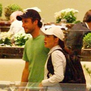 Ana Paula Arósio e Henrique Plombon Pinheiro engataram um namoro em abril de 2009