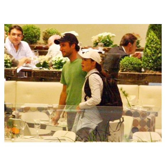 Ana Paula Arósio e Henrique Plombon Pinheiro engataram um namoro em abril de 2009