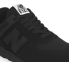 Cabedal em camurça, palmilha anatômica e sola em EVA micro expandido estão entre os destaques do New Balance 574 anunciado no Mercado Livre para diferentes momentos da rotina