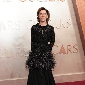 Fernanda Torres no Oscar 2025 usa look preto e exclusivo da marca francesa Chanel