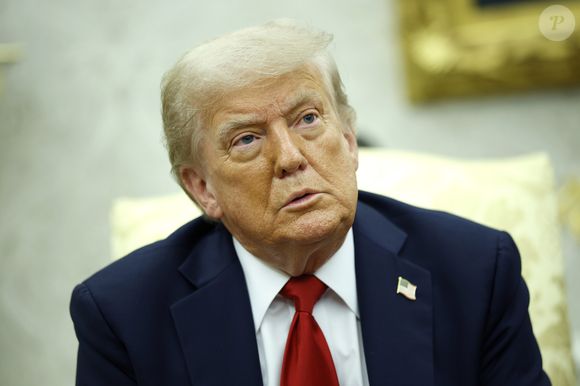 Trump se prepara para enfrentar um cenário de alta volatilidade: cartas do Tarot sugerem que o ex-presidente passará por um ciclo de crises que impactarão os EUA e o mundo