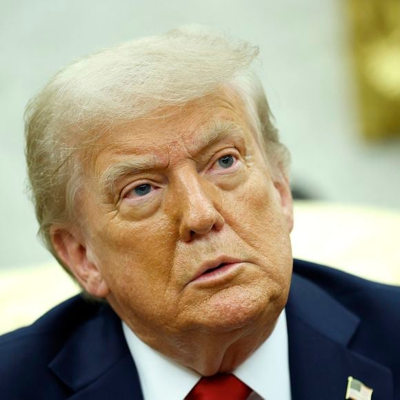 Trump se prepara para enfrentar um cenário de alta volatilidade: cartas do Tarot sugerem que o ex-presidente passará por um ciclo de crises que impactarão os EUA e o mundo