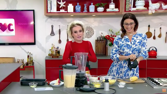 Ana Maria Braga ensinou a chef Paola Carosella a fazer um bolo de milho sem glúten no 'Mais Você'