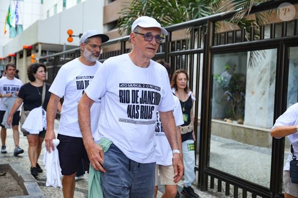 Marcos Caruso na manifestação em Copacabana contra a anistia dos condenados pelo golpe de 8 de janeiro