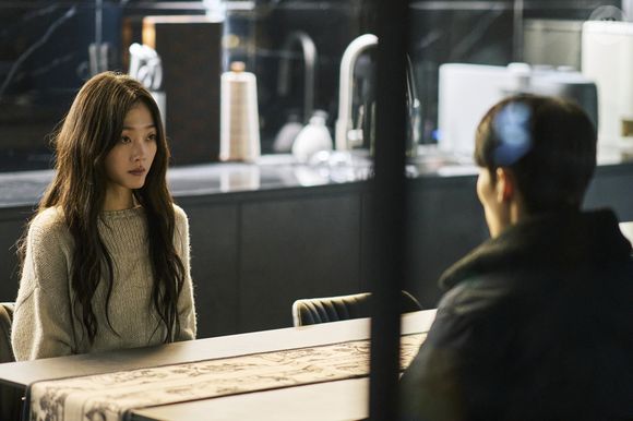 'Você Estava Lá' conta a história de duas mulheres conectadas por suas dores que traçam um plano perverso de vingança