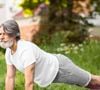 Além da mobilidade, o Yoga também ajuda a prevenir dores e fraqueza em todas as idades