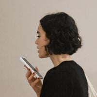 Sinto meu celular vibrar mesmo sem ter recebido nenhuma notificação: a psicologia explica essa sensação estranha