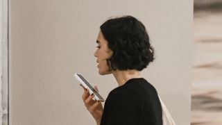 Sinto meu celular vibrar mesmo sem ter recebido nenhuma notificação: a psicologia explica essa sensação estranha