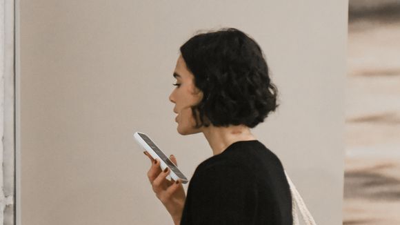 Sinto meu celular vibrar mesmo sem ter recebido nenhuma notificação: a psicologia explica essa sensação estranha