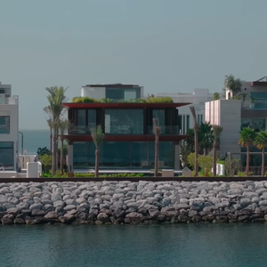 Conhecida pela privacidade extrema, a ilha artificial escolhida por Cristiano Ronaldo fica próxima ao centro de Dubai e abriga algumas das residências mais caras dos Emirados Árabes Unidos