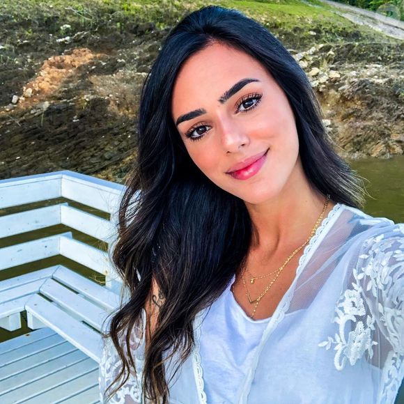Nesta foto, as luzes de Bruna Biancardi estavam apenas nas pontas