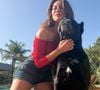 De acordo com a Vogue UK, a cantora Nancy Andersen, da banda Babeheaven, revelou que usa óleo de coco ou de amêndoas no corpo para hidratar a pele e reduzir o atrito entre as coxas durante dias quentes