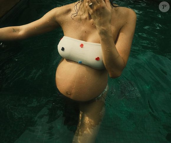 Manu Gavassi postou fotos da gravidez no Instagram, apesar de ter se mantido bastante discreta sobre o assunto