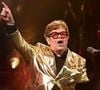 Elton John já operou os dois joelhos e guardou as patelas retiradas para a confecção de duas joias autorais