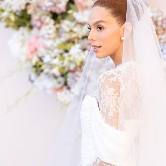 Vestido de Giovanna Lancellotti é uma peça exclusiva do estilista francês Giambattista Valli