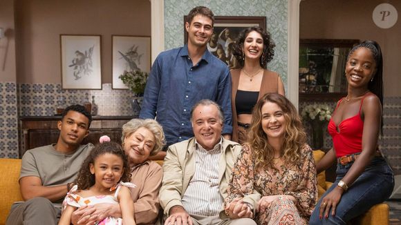 Davi (Rafa Vitti), Ayla(Bel Lima), Samuel (Juan Paiva), Rosa (Suely Franco), Sofia (Elis Cabral), Abel (Tony Ramos), Filipa (Claudia Abreu) e Leo (Clara Moneke): elenco central da novela Dona de Mim