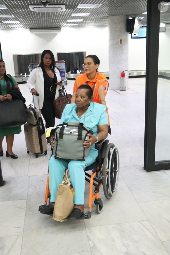 Acidente no carnaval do Rio: Neusa Borges precisou colocar 22 parafusos na bacia após fratura - atriz em foto de 2023