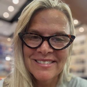 Mariana Becker: ‘Eu senti um vento fresco no meu derrière. Botei a mão e vi que nem a minha mão era o suficiente pra tapar o rasgo. Estava eu, de traseiro ao vento’