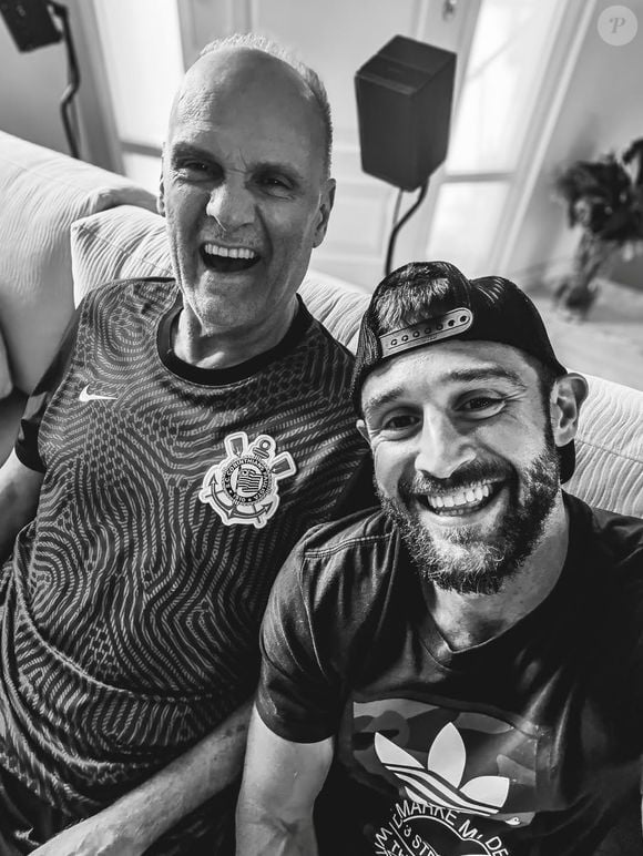 Em meio ao luto da família, sobrinho de Tadeu Schmidt, Filipe relembrou a relação com o pai e fez uma homenagem ao ex-jogador, que morreu aos 68 anos