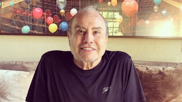 Stênio Garcia em crise financeira: aos 93 anos, ator fala pela 1ª vez após processar as filhas e expõe 'ajuda da esposa para sobreviver'