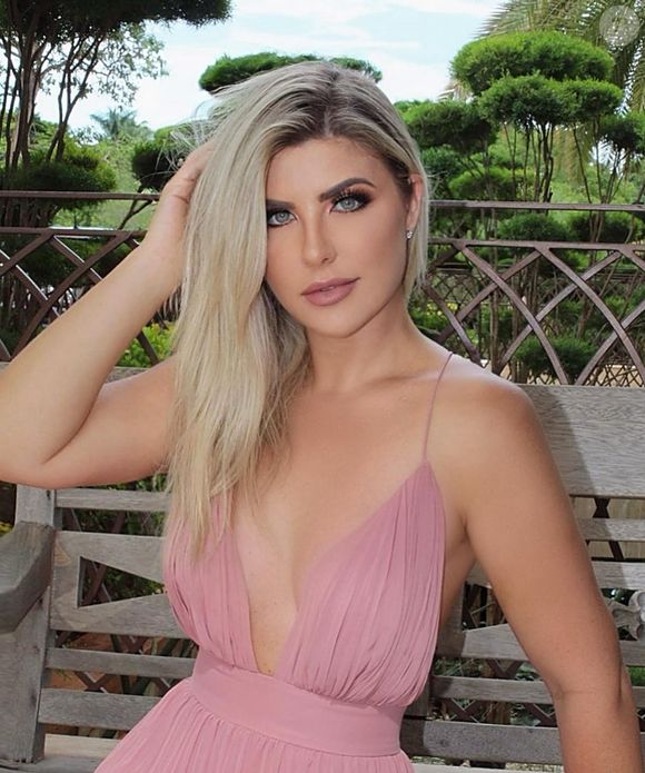 Para se livrar das rugas, Íris Stefanelli apostou em preenchimentos de botox