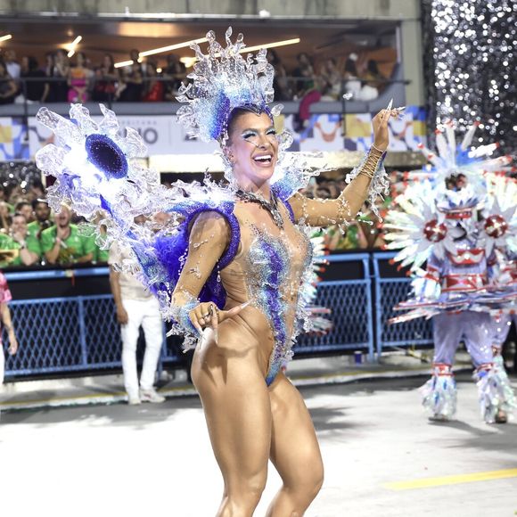 Durante a primeira noite de desfiles do Grupo Especial do Rio de Janeiro, Lore Improta, musa da Unidos do Viradouro, enfrentou um pequeno contratempo na Sapucaí.