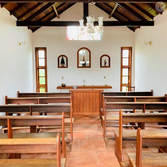 Foto revela interior da capela em fazenda de Sabrina Sato