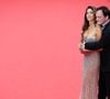 Entre os looks glamourosos das estrelas brasileiras e famosas internacionais desafiando as novas regras de vestimenta pelo tapete vermelho, o Festival de Cannes 2025 também foi palco para casais apaixonados