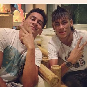 Junto de outros craques, como Paulo Henrique Ganso, Neymar colocou o Santos de volta nos holofotes