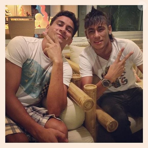 Junto de outros craques, como Paulo Henrique Ganso, Neymar colocou o Santos de volta nos holofotes