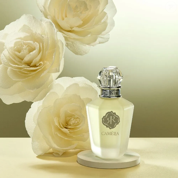 Com uma proposta leve e envolvente, o Camélia, da Avatim, combina notas florais verdes e cremosas com nuances cítricas e frutadas. A camélia e a gardênia dividem espaço com a pimenta rosa, a mandarina e o damasco, formando uma composição para quem gosta de fragrâncias diferentes na primavera