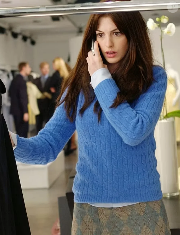 Na expectativa pela estreia de O Diabo Veste Prada 2, o icônico discurso do azul cerúleo volta à tona, no qual Miranda Priestly (Meryl Streep) coloca Andrea Sachs (Anne Hathaway) diante de uma verdadeira aula de moda