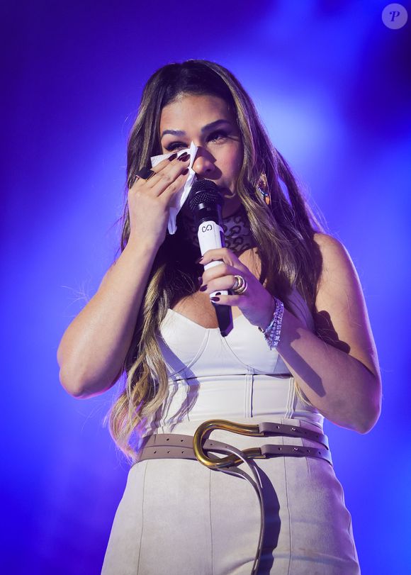 Simone Mendes pediu que os fãs fossem sua segunda voz