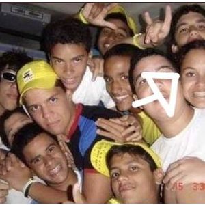 Sarah Andrade era morena na época da escola, conforme mostra essa foto divulgada na época do 'BBB 21'