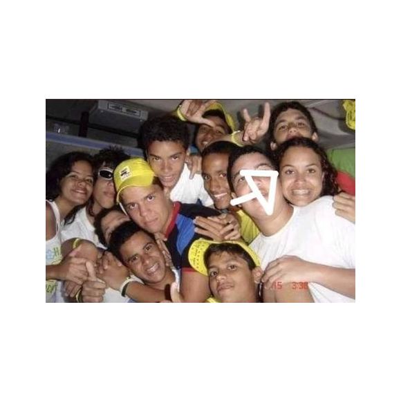 Sarah Andrade era morena na época da escola, conforme mostra essa foto divulgada na época do 'BBB 21'