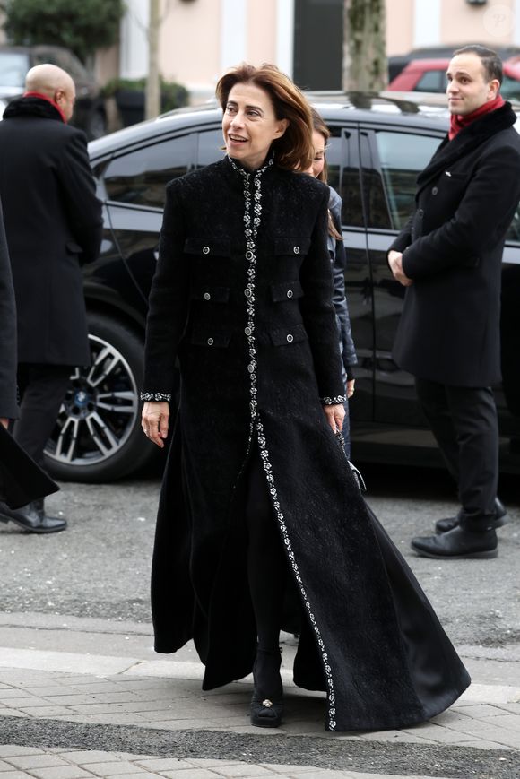 Fernanda Torres foi destaque na Semana de Moda de Paris nesta terça-feira (28)