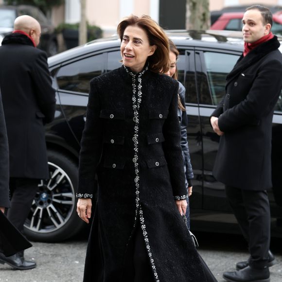 Fernanda Torres foi destaque na Semana de Moda de Paris nesta terça-feira (28)